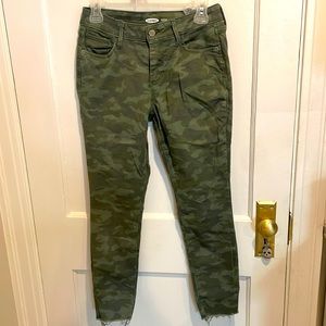 Old Navy Rockstar Super Skinny Camo Pants